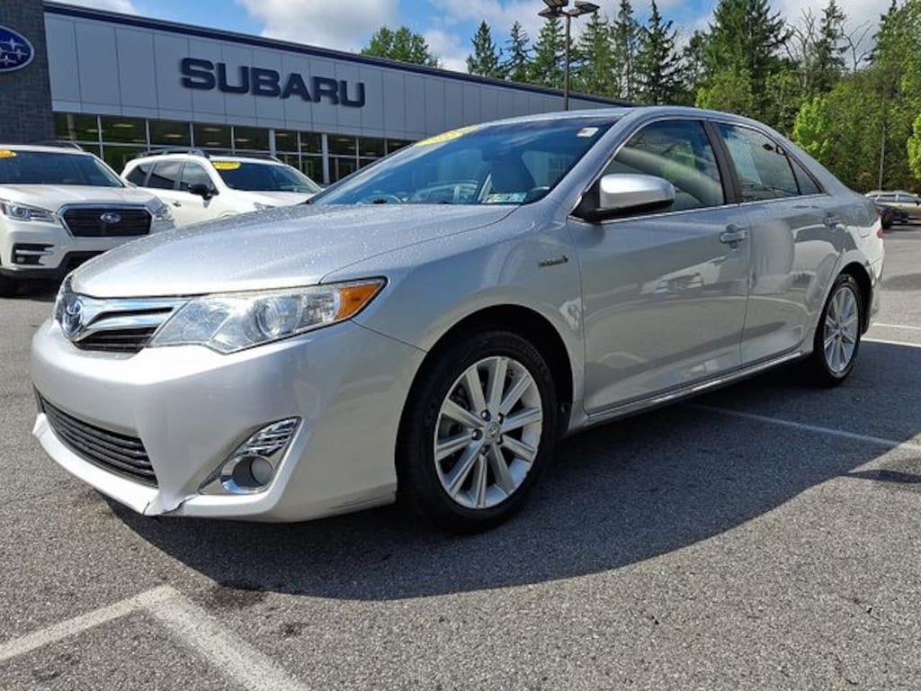 Used 2013 Toyota Camry Hybrid XLE Sedan