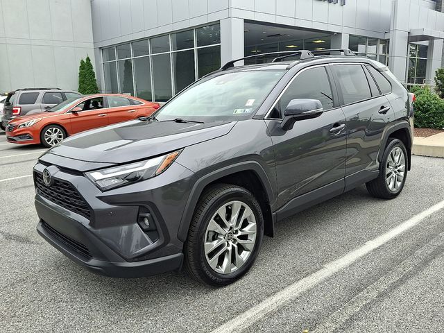 2023 Toyota RAV4 XLE Premium photo 3