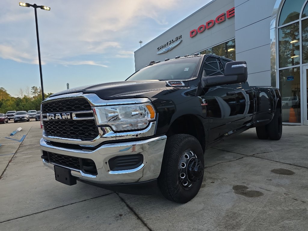 2024 Ram 3500 Tradesman photo 2