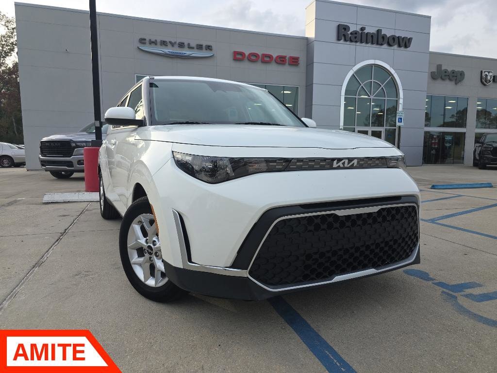 2024 Kia Soul LX's photo