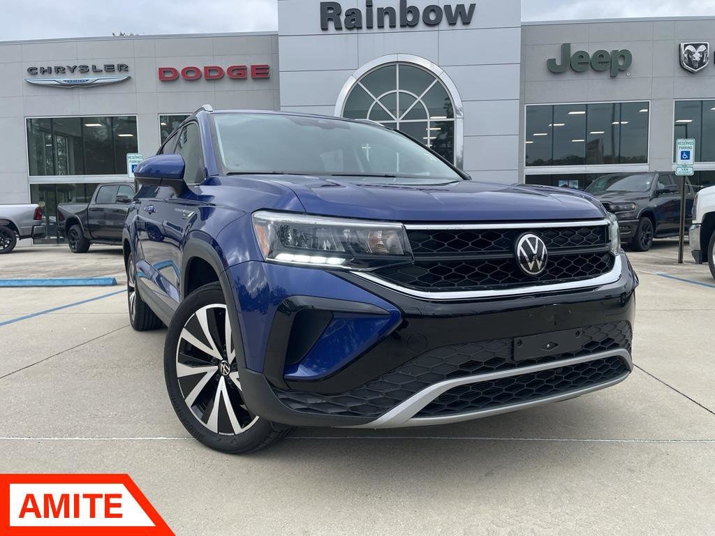 2024 Volkswagen Taos SE's photo