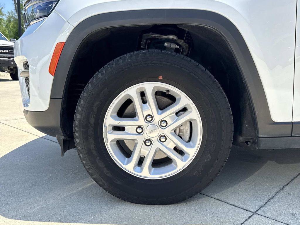 Used 2024 Jeep Grand Cherokee Laredo SUV