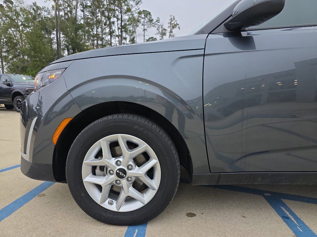 2024 Kia Soul LX photo 2