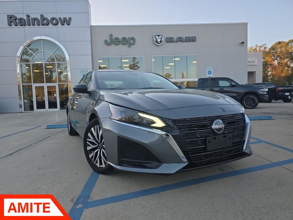 2024 Nissan Altima SV's photo