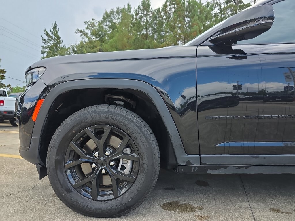 Used 2024 Jeep Grand Cherokee L Laredo SUV