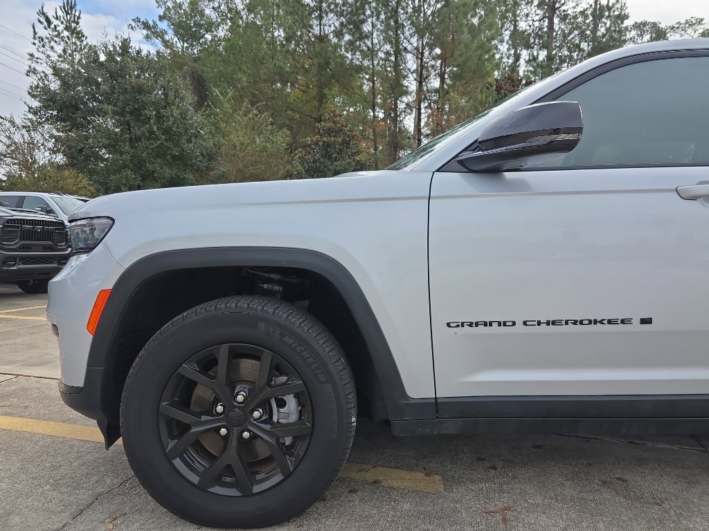 Used 2024 Jeep Grand Cherokee L Laredo SUV
