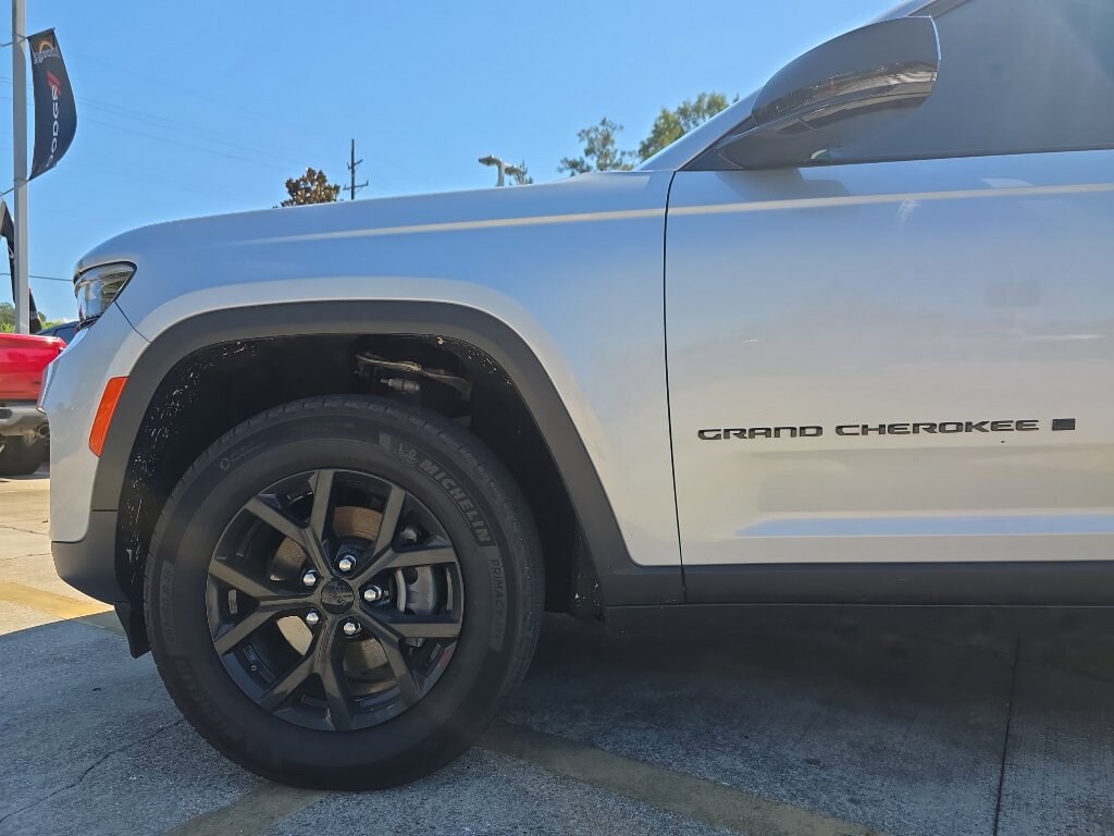 Used 2024 Jeep Grand Cherokee Altitude SUV