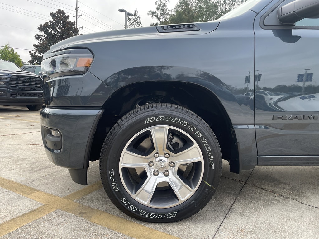 New 2026 Ram 1500 EXPRESS CREW CAB 4X2 5'7 BOX Pickup