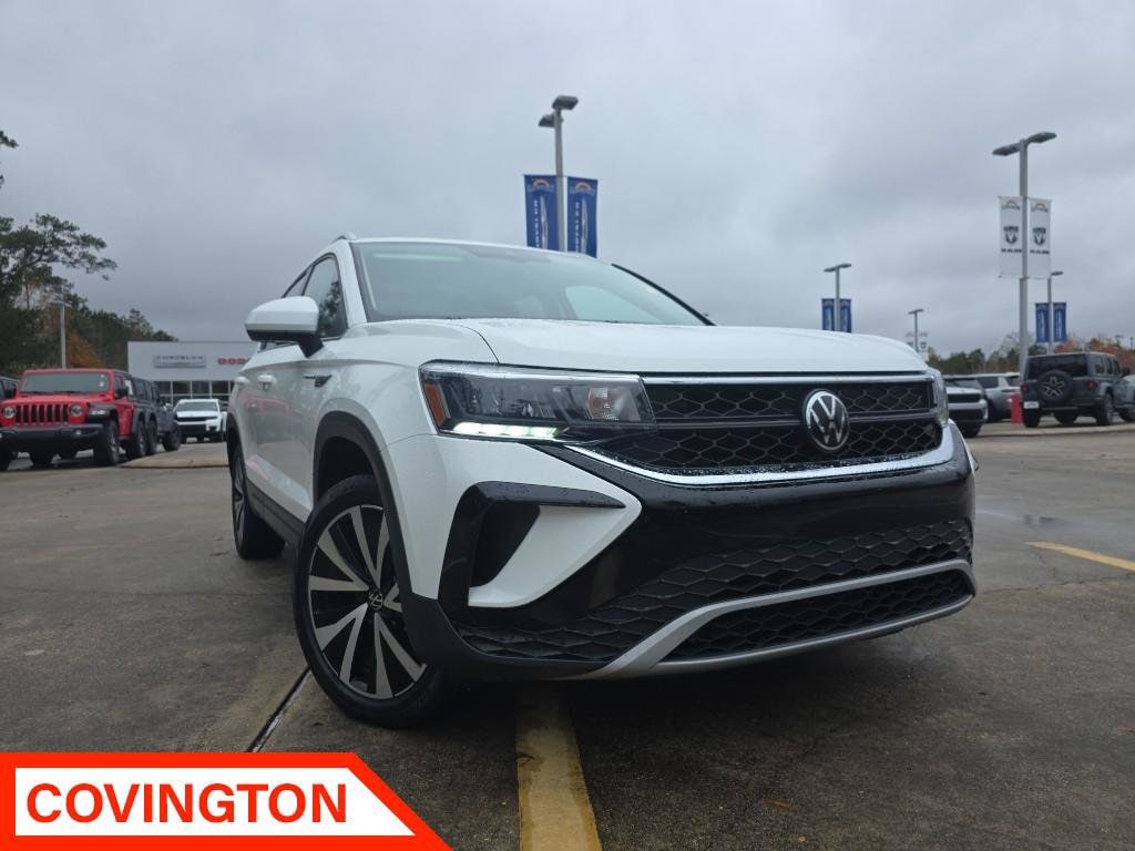 2024 Volkswagen Taos SE's photo