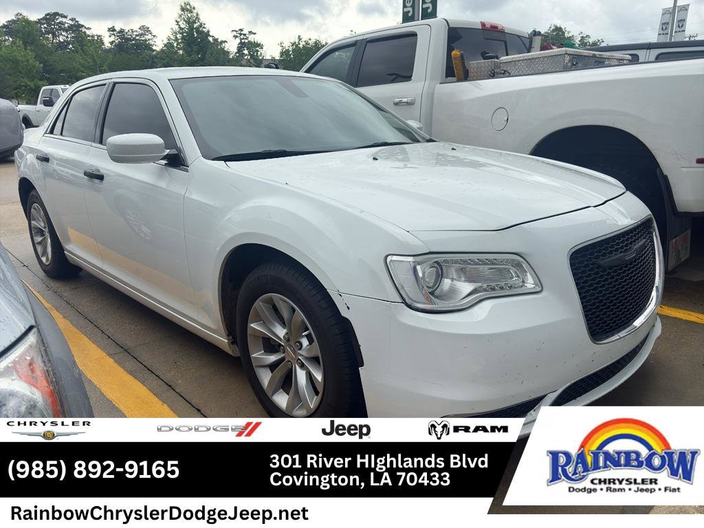 2023 Chrysler 300 Touring's photo