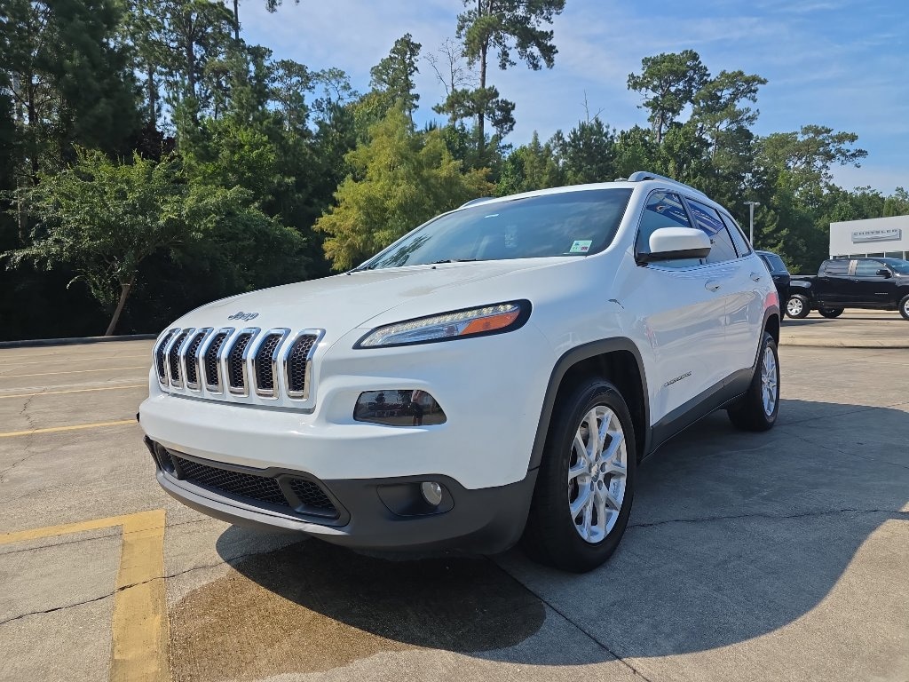 Used 2017 Jeep Cherokee Latitude FWD SUV