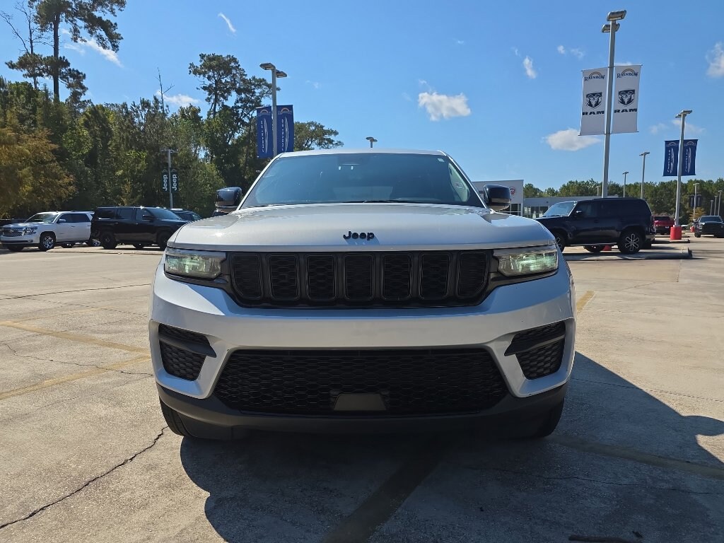 Used 2024 Jeep Grand Cherokee Altitude SUV