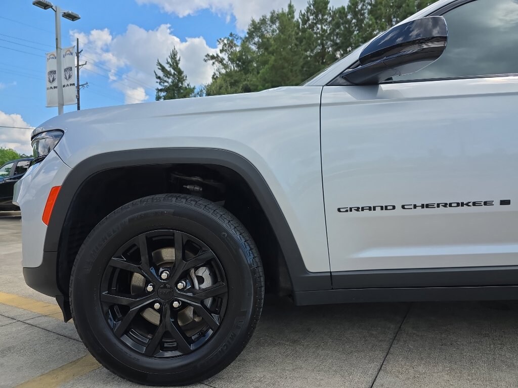 Used 2024 Jeep Grand Cherokee Altitude SUV