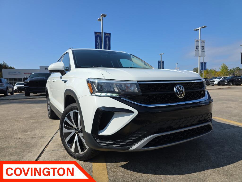 2024 Volkswagen Taos SE's photo