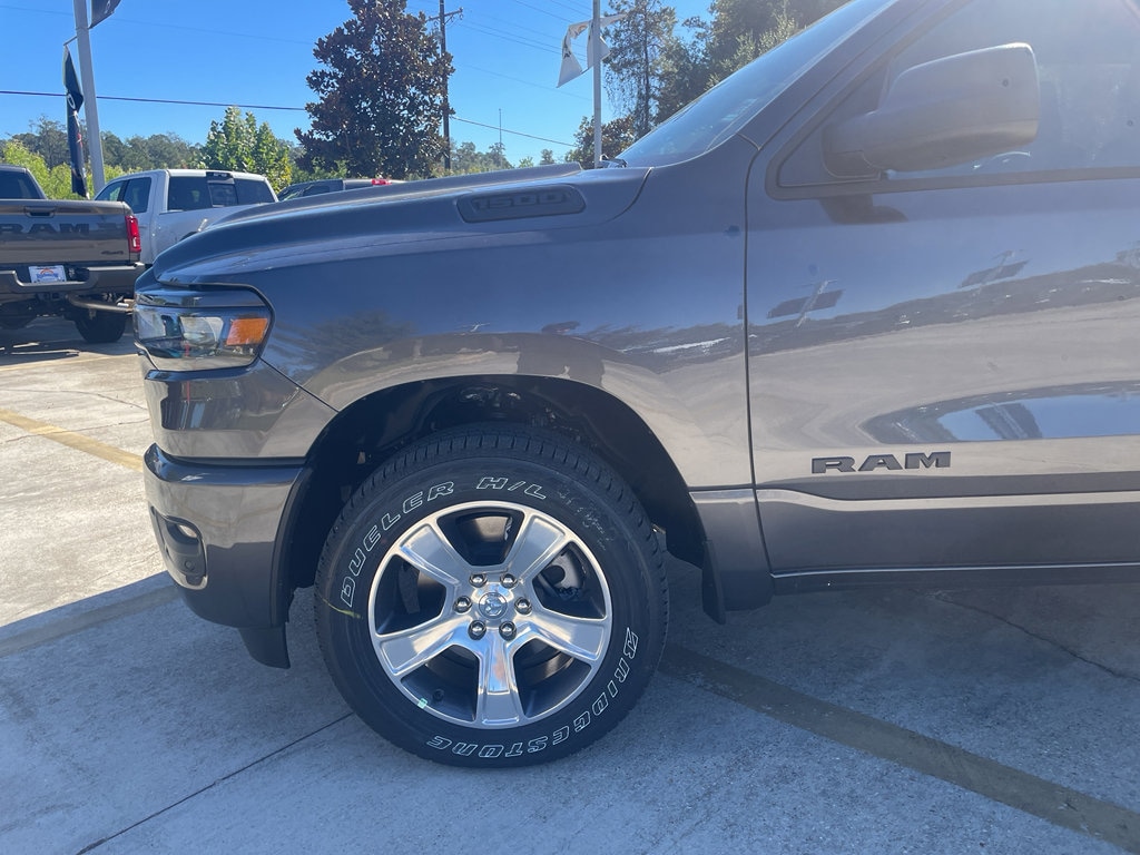 New 2026 Ram 1500 EXPRESS CREW CAB 4X2 5'7 BOX Pickup