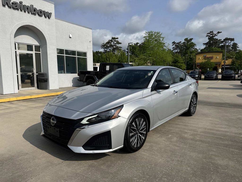 Used 2024 Nissan Altima 2.5 SV Sedan