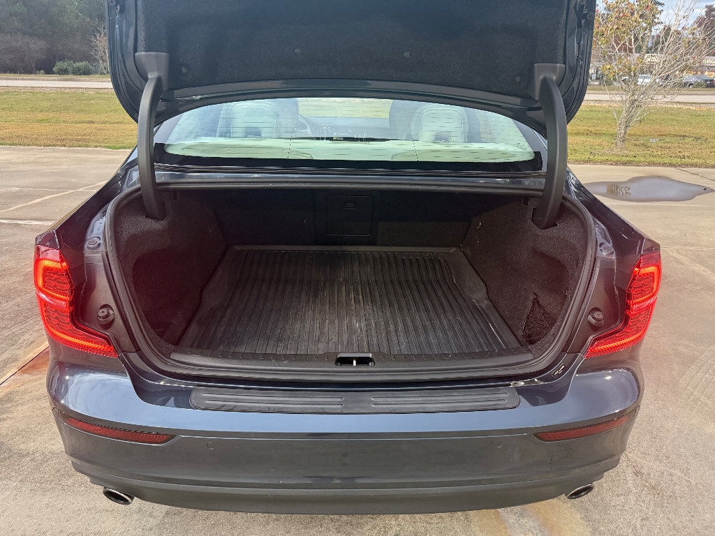 Used 2020 Volvo S60 T5 Momentum Sedan