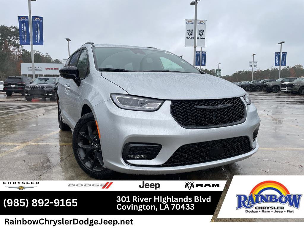 2026 Chrysler Pacifica Select's photo