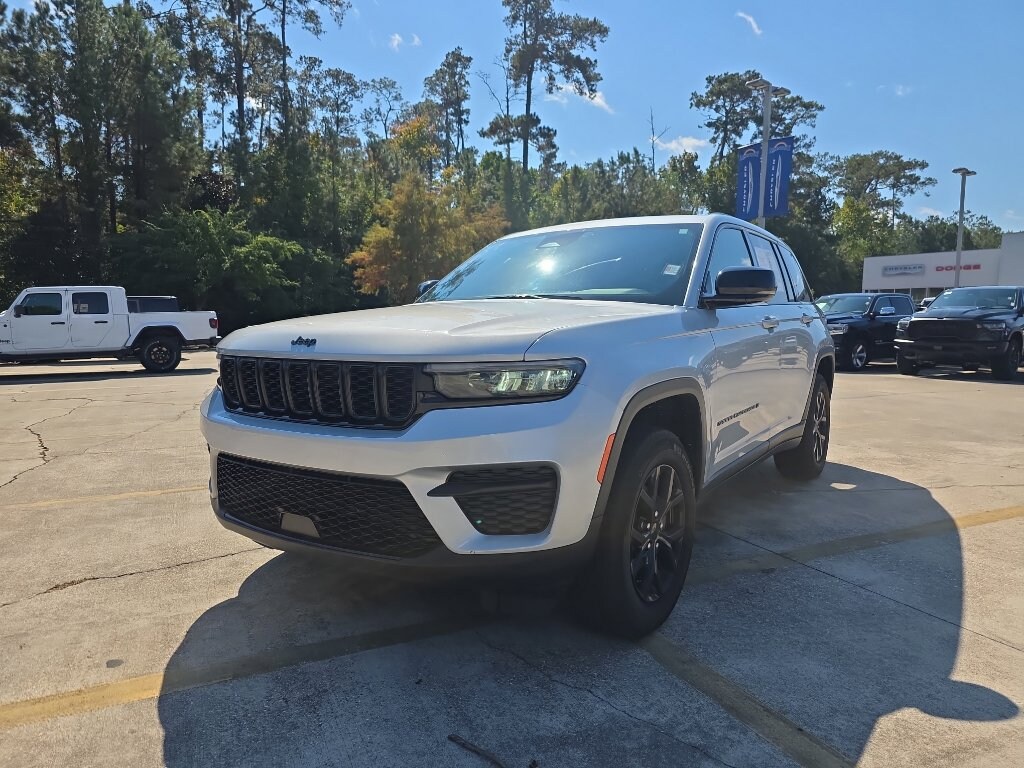 Used 2024 Jeep Grand Cherokee Altitude SUV