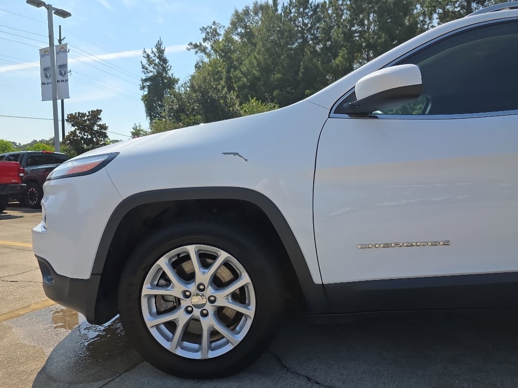 Used 2017 Jeep Cherokee Latitude FWD SUV