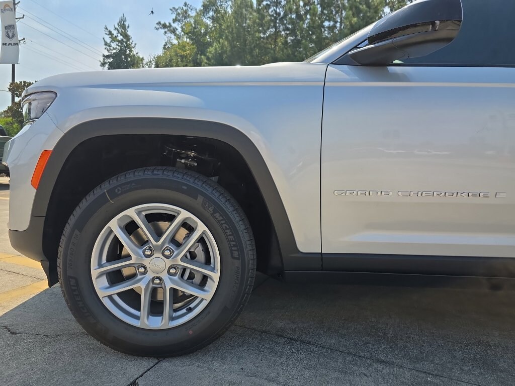 New 2025 Jeep Grand Cherokee LAREDO X 4X2 Sport Utility