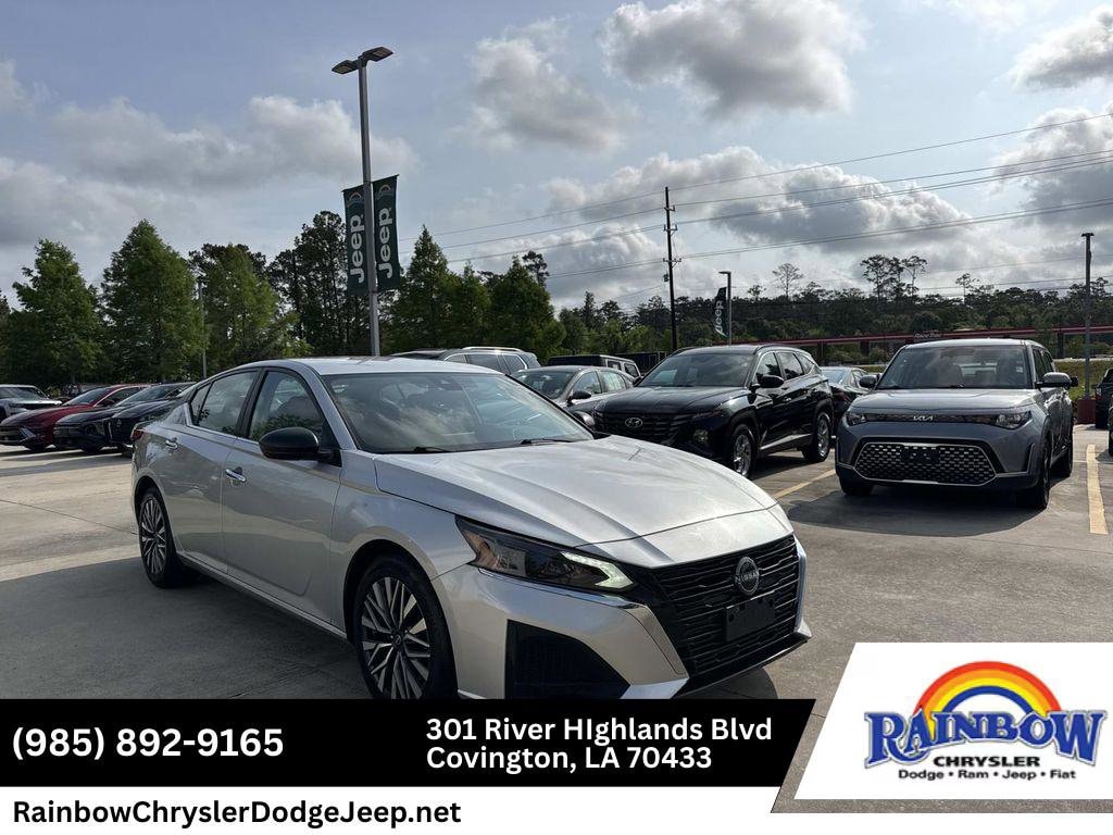 Used 2024 Nissan Altima 2.5 SV Sedan