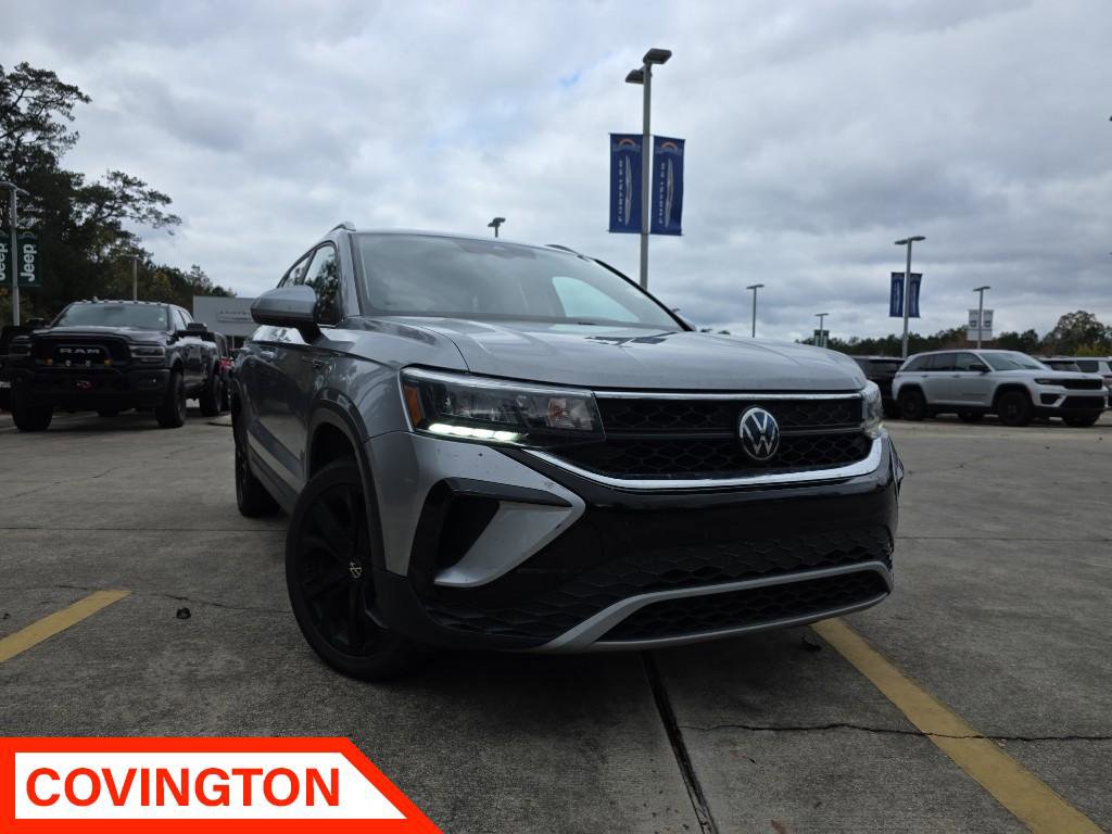 2022 Volkswagen Taos SE's photo