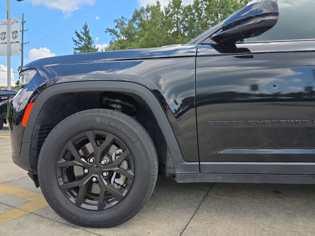 Used 2024 Jeep Grand Cherokee L Laredo SUV