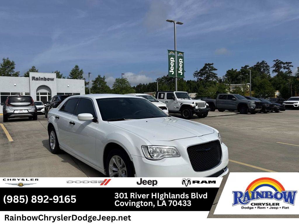 2023 Chrysler 300 Touring's photo