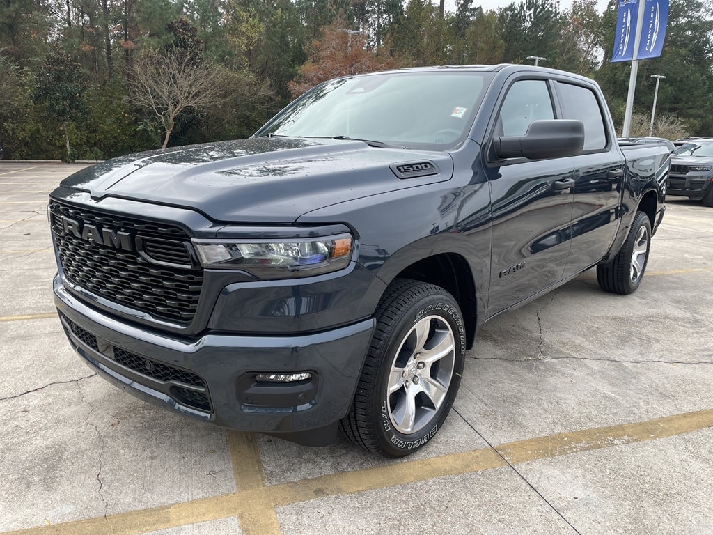 New 2026 Ram 1500 EXPRESS CREW CAB 4X2 5'7 BOX Pickup