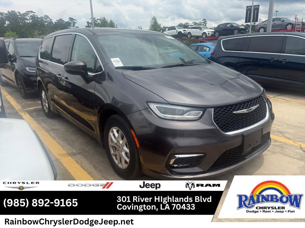 2023 Chrysler Pacifica Touring L's photo