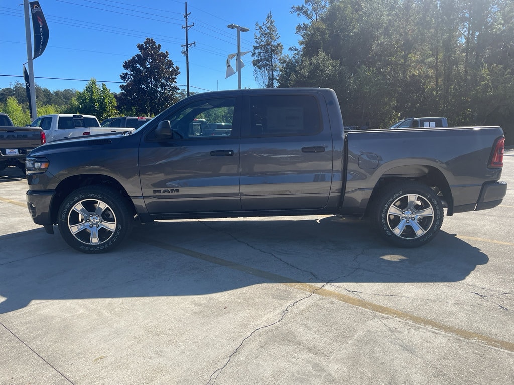 New 2026 Ram 1500 EXPRESS CREW CAB 4X2 5'7 BOX Pickup