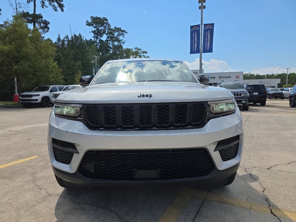 Used 2024 Jeep Grand Cherokee Altitude SUV