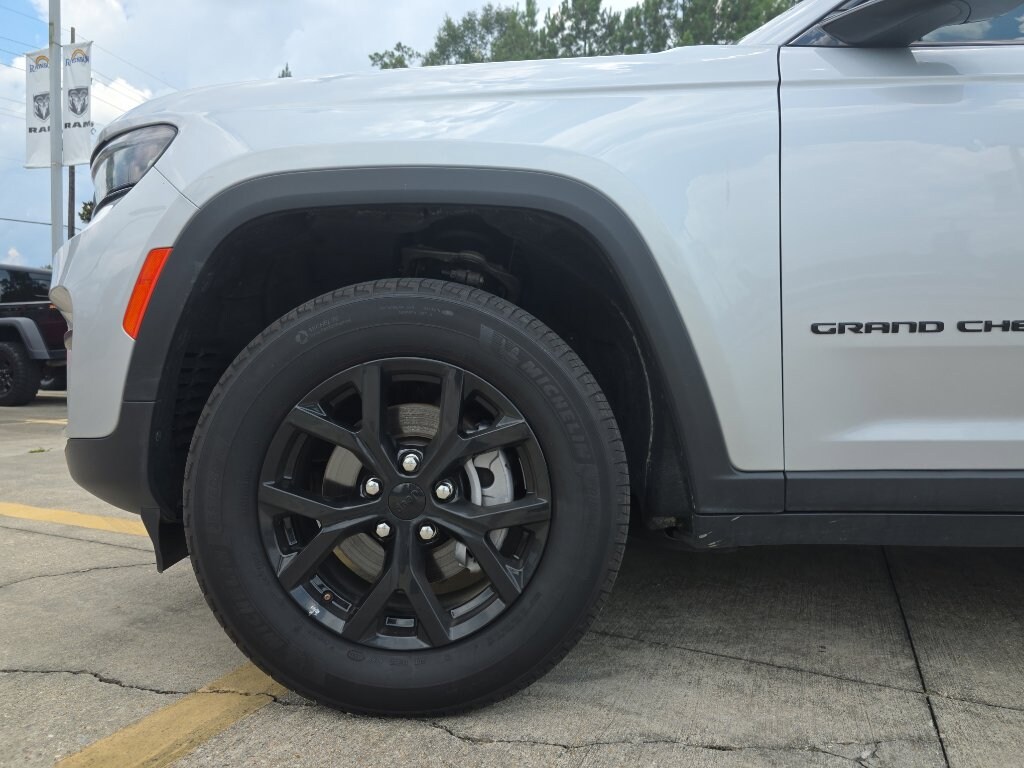 Used 2024 Jeep Grand Cherokee Altitude SUV