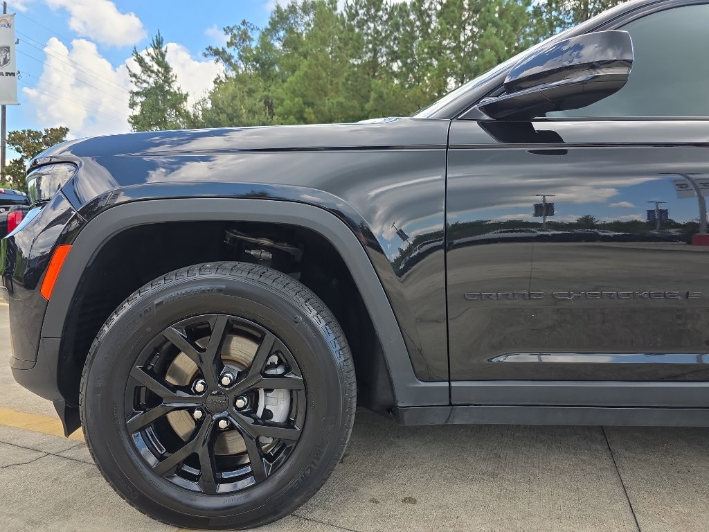 Used 2024 Jeep Grand Cherokee L Laredo SUV