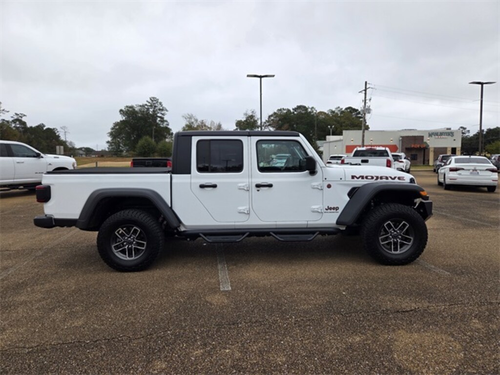 Used 2024 Jeep Gladiator Mojave Truck Crew Cab