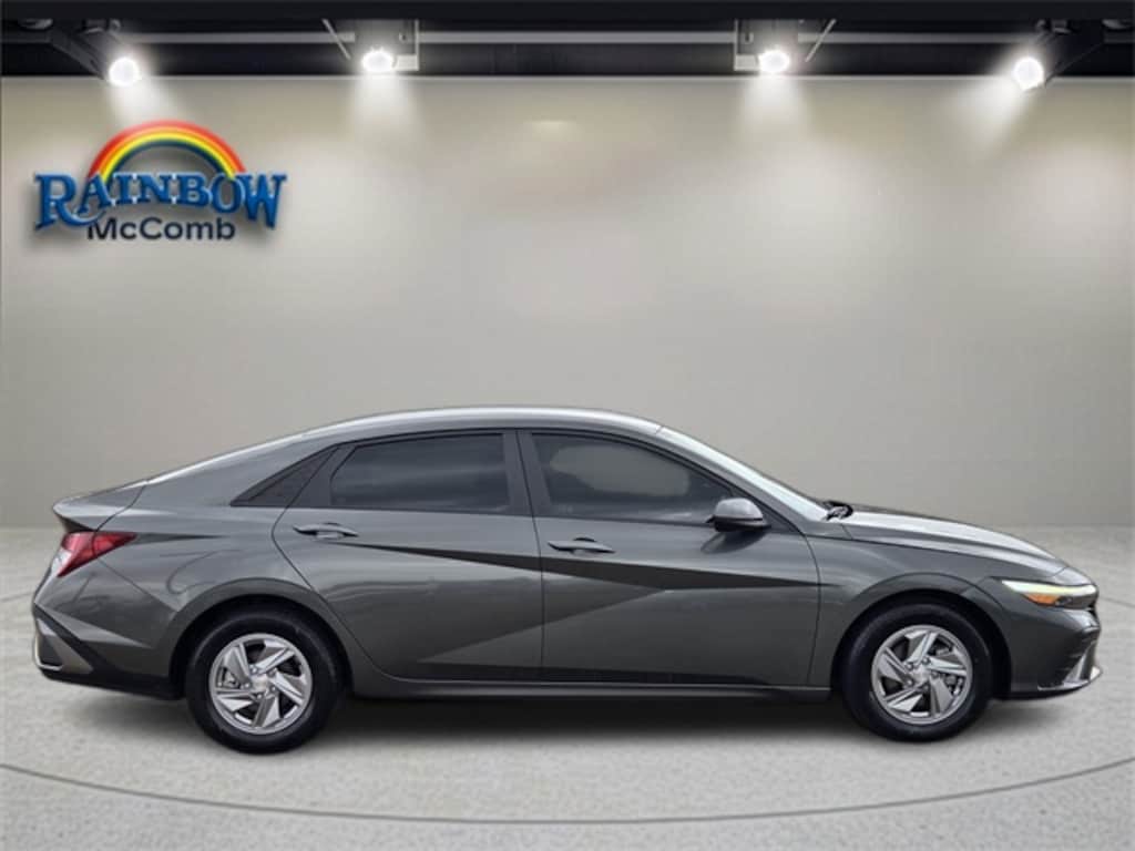 Used 2024 Hyundai Elantra SE Sedan