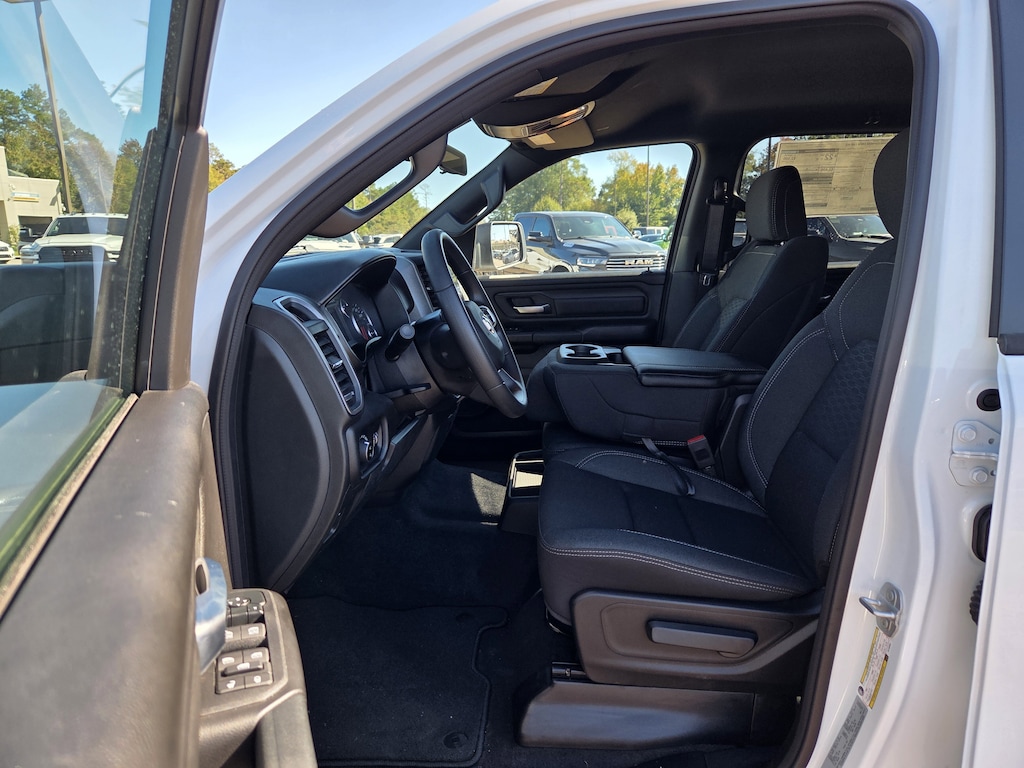 New 2025 Ram 1500 TRADESMAN CREW CAB 4X2 5'7 BOX Pickup