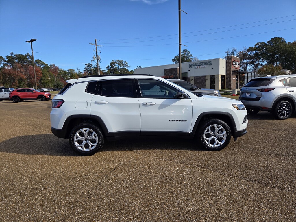 New 2026 Jeep Compass LATITUDE 4X4 Sport Utility