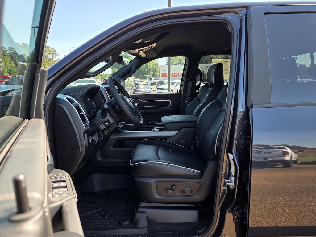 New 2026 Ram 2500 LARAMIE CREW CAB 4X4 6'4 BOX Pickup