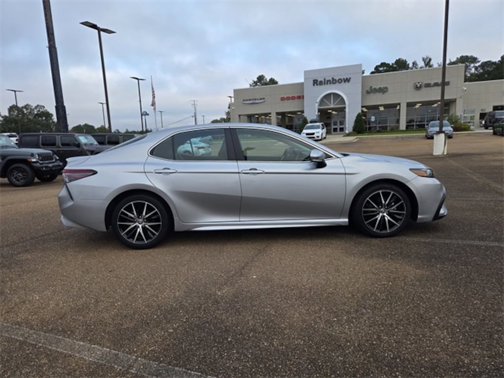 Used 2024 Toyota Camry SE Sedan