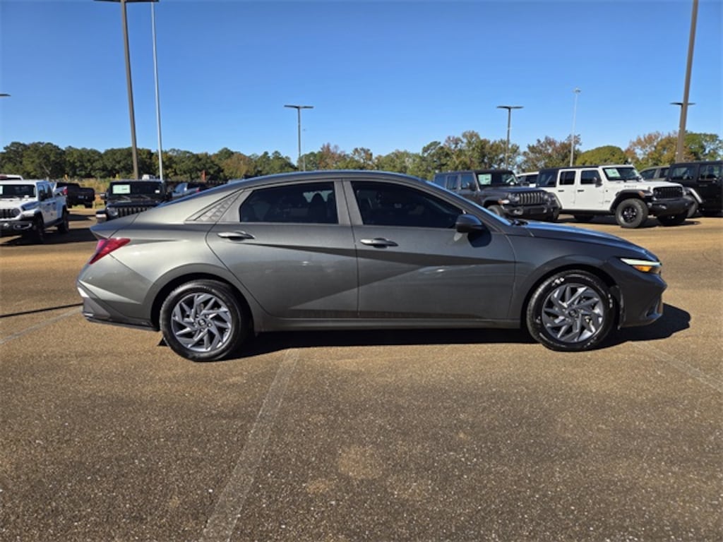 Used 2024 Hyundai Elantra SEL Sedan