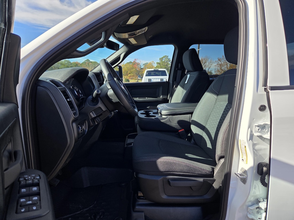 New 2026 Ram 2500 BLACK EXPRESS CREW CAB 4X4 6'4 BOX Pickup