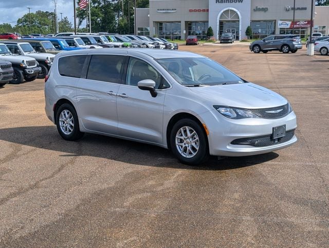 2023 Chrysler Voyager LX's photo