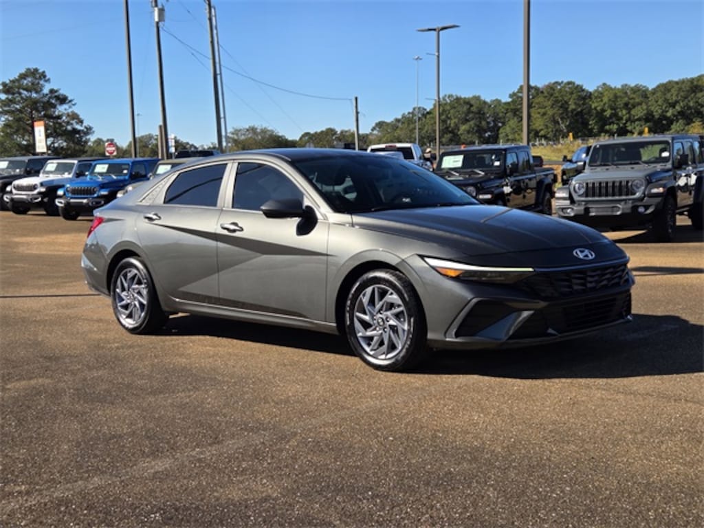 Used 2024 Hyundai Elantra SEL Sedan