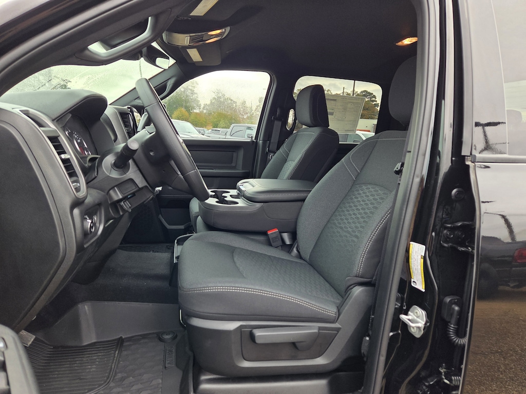 New 2026 Ram 2500 BLACK EXPRESS CREW CAB 4X4 6'4 BOX Pickup