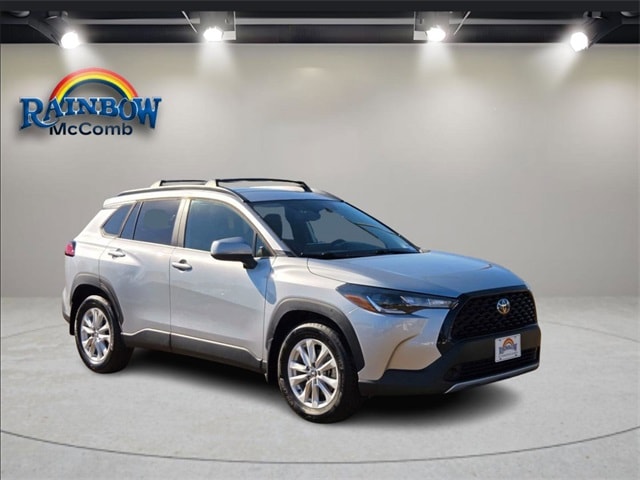 2024 Toyota Corolla Cross LE's photo