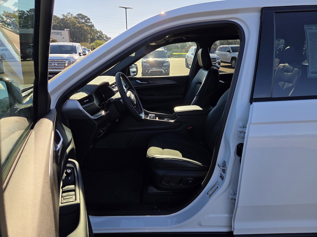 New 2025 Jeep Grand Cherokee L ALTITUDE X 4X2 Sport Utility