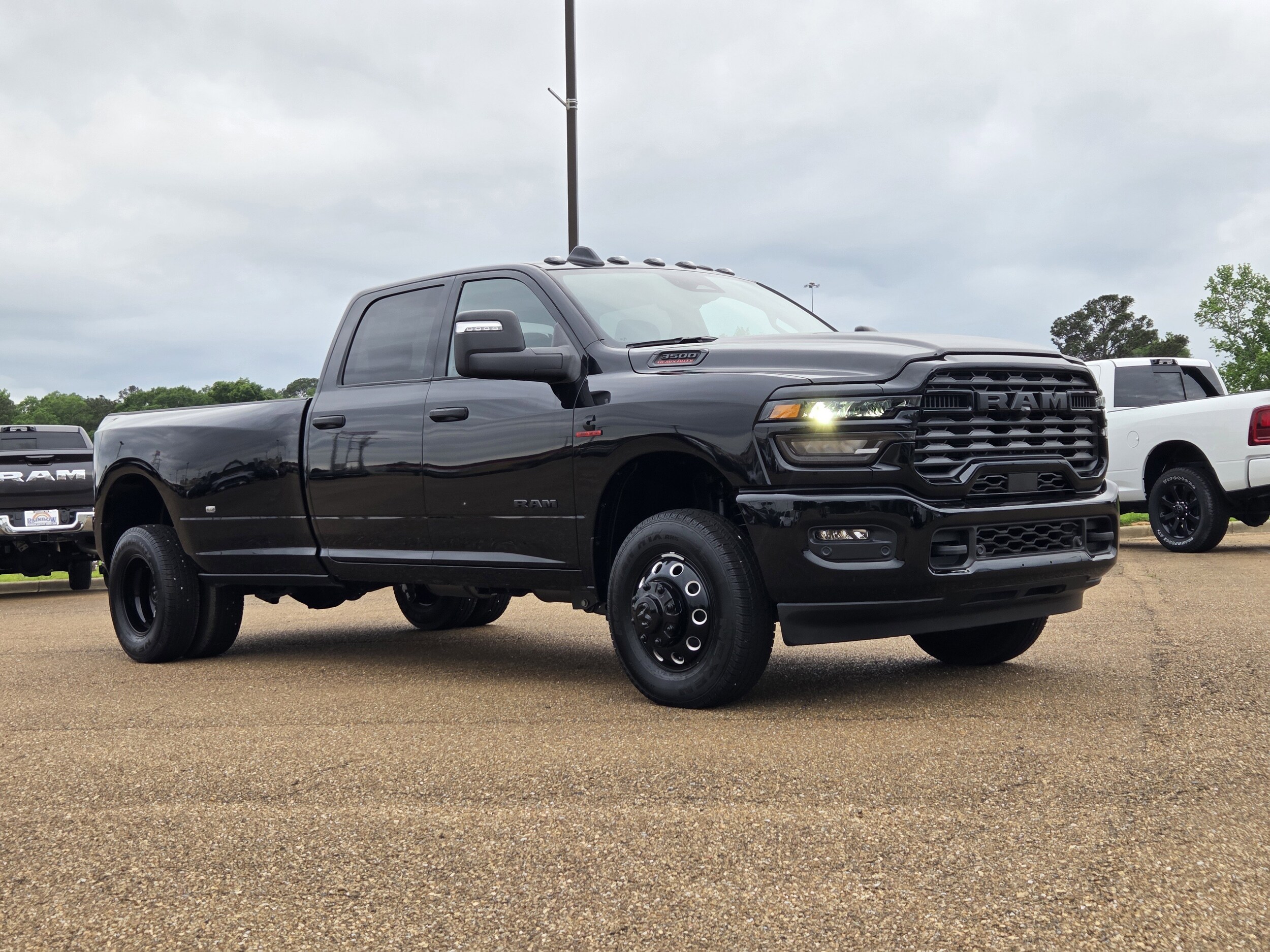 2025 Ram 3500 Tradesman photo 4