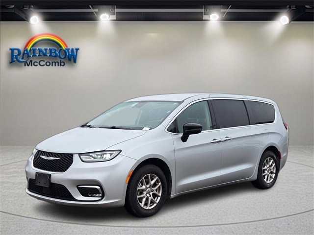 2024 Chrysler Pacifica Touring L's photo